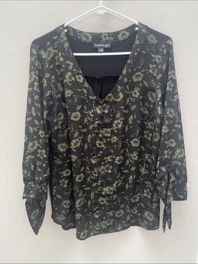 Fortunoff Black Floral V-Neck Button Blouse